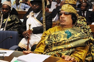 Gaddafi looks about 4x as rich as Buffet sporting all gold everything and Louis Vuitton shades